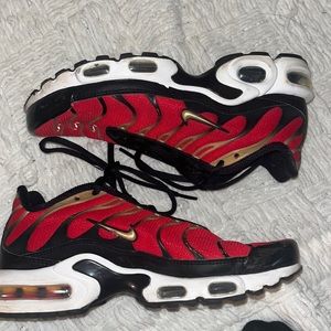 NIKE SNEAKERS